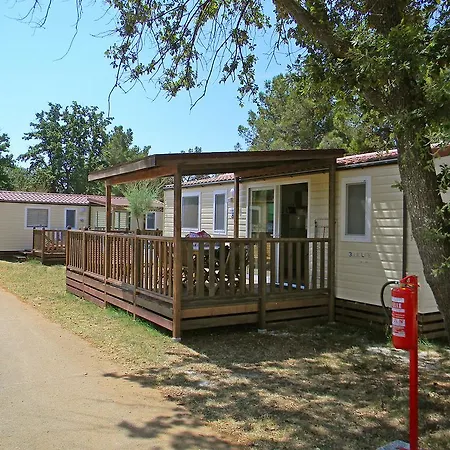 Semesterbostad Holiday Home Camping Valkanela.4