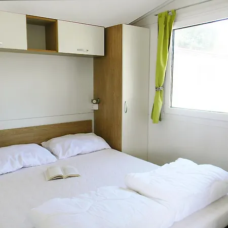 Semesterbostad Holiday Home Camping Valkanela.4 *